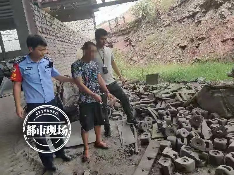 DƬ